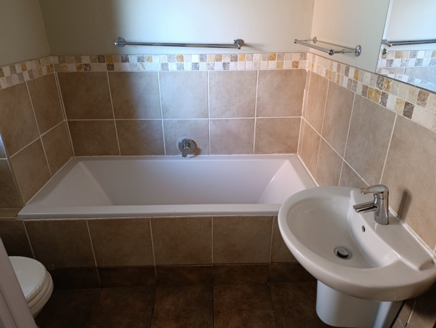 To Let 1 Bedroom Property for Rent in Vredenhof Sh Free State